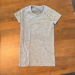 Lululemon Swiftlytech Short Sleeve Size 4